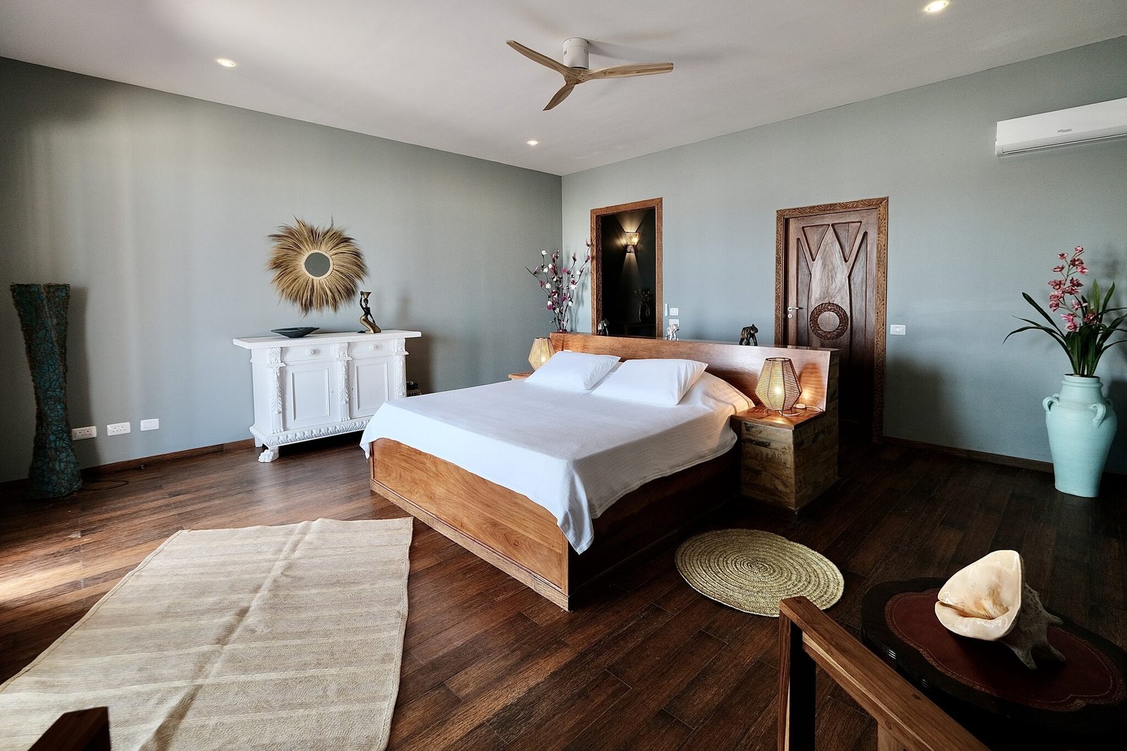 Beach Villa king bed with sea-view windows