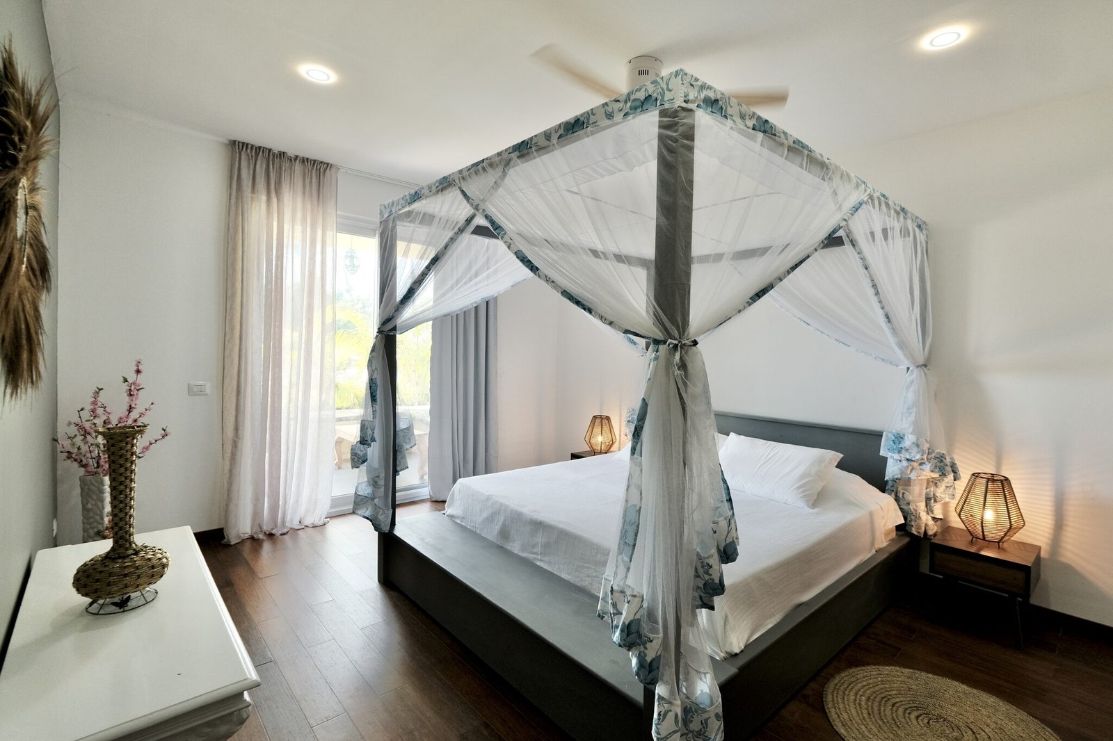 Deluxe Room at Maharaja Boutique Hotel with four-poster bed and mosquito net