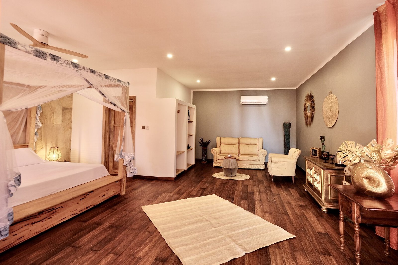 Villa Deluxe bedroom with four-poster bed and soft lighting