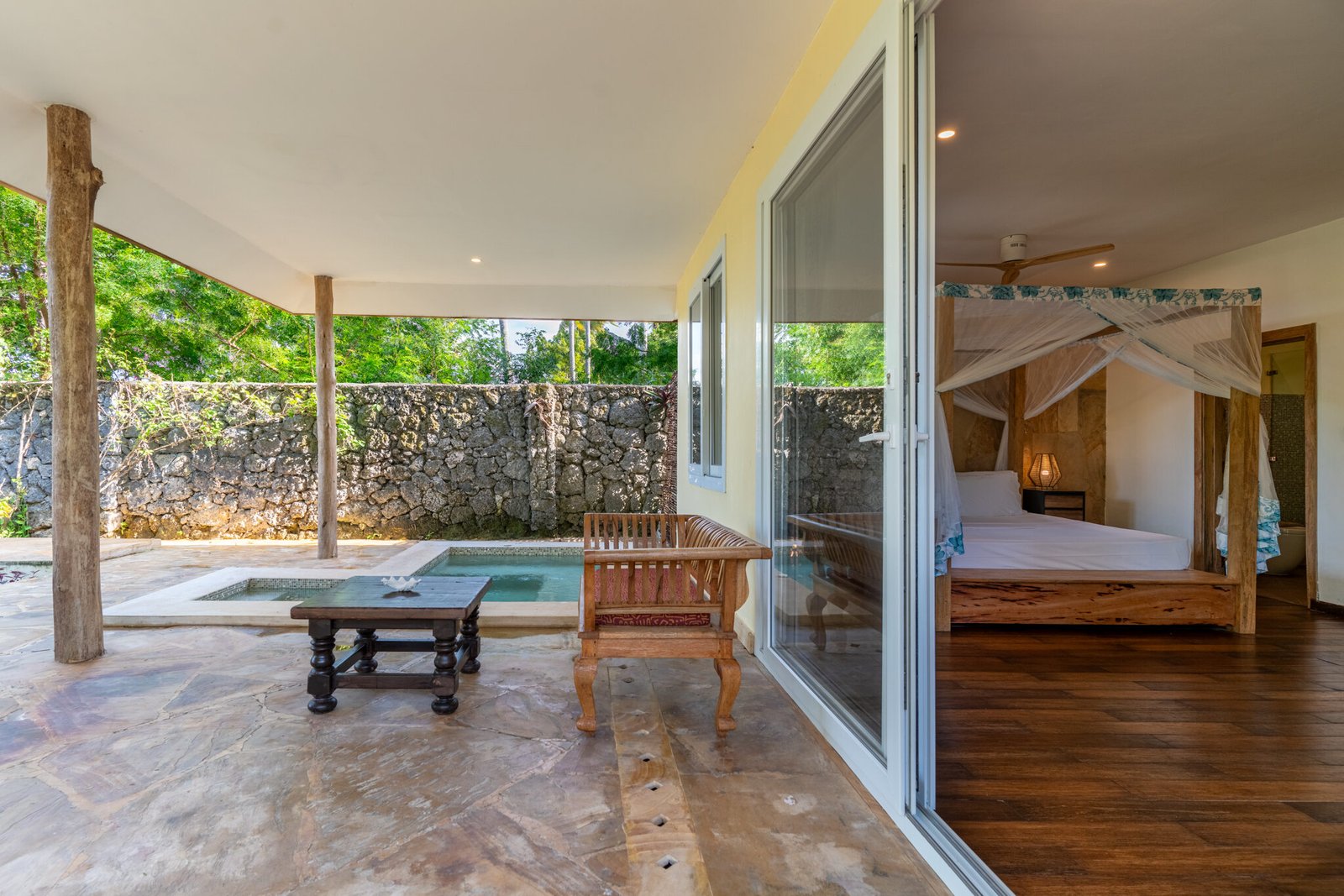Villa Deluxe covered terrace overlooking the private plunge pool